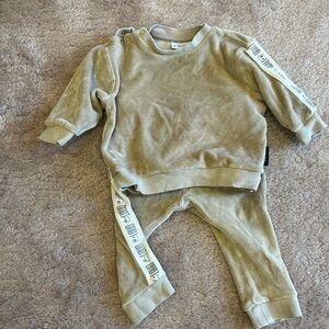 Kids Loud Apparel Taupe Velour Talent Sweatsuit size 12m